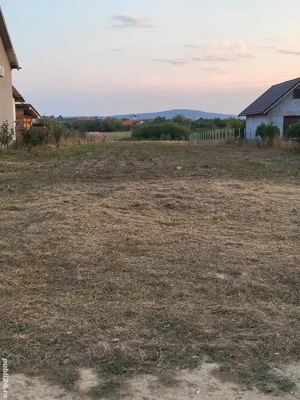 Vând teren intravilan