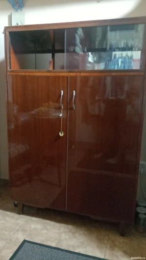 dulap haine cu vitrină