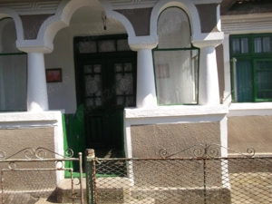 Casa taraneasca de vanzare  - imagine 2