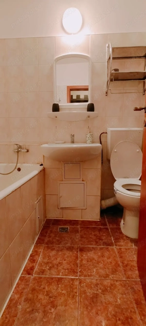 Apartament cu trei camere mobilat, centrală termică, negociabil - imagine 9