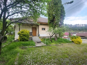 Casa cu pozitie deosebita in zona centrala - imagine 4 Casa cu pozitie deosebita in zona centrala - imagine 4