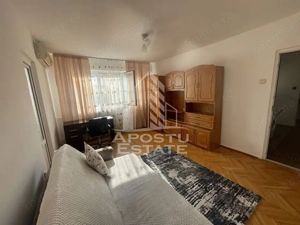 Apartament cu 2 camere, etaj intermediar, zona Sagului