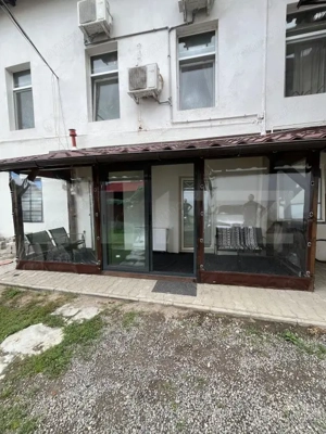 Apartament de vanzare, cu 2 camere, cu terasă și parcare, zona ultracentrala