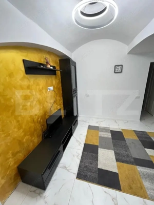 Apartament de vanzare, cu 2 camere, cu terasă și parcare, zona ultracentrala