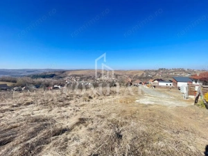 Teren cu potential de investitie 2430 mp si drum de acces