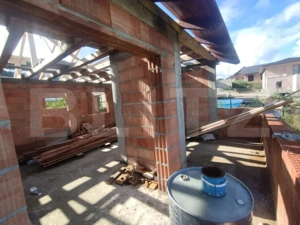 Casa la rosu 100mp,4 camere,750 mp teren extravilan,zona Dealu Jelnei - imagine 3 Casa la rosu 100mp,4 camere,750 mp teren extravilan,zona Dealu Jelnei - imagine 3