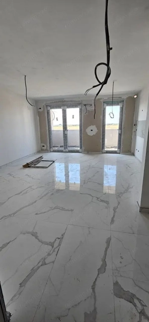 Nou. Decomandat. Etaj intermediar. Lift. Terasa mare. Spatios - imagine 7