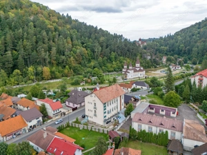 Proximitate imediata fata de Castelul Bran - imagine 2