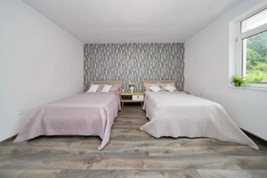 Proximitate imediata fata de Castelul Bran - imagine 9