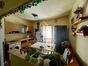 Apartament 2 camere, etaj 2,centrala proprie,boxa,zona Aradului