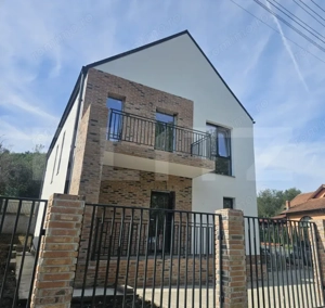 Casa luminoasa de 120 mp, cu living generos, materiale premium si curte proprie