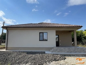 Casa individuala com Peciu Nou-  loc. Dinias