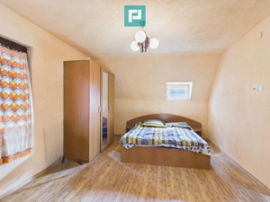 Casă și centru comercial, în localitatea Lazuri - imagine 4