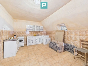 Casă și centru comercial, în localitatea Lazuri - imagine 7