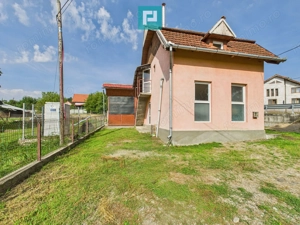 Casă și centru comercial, în localitatea Lazuri - imagine 14