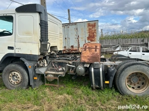 Dezmembrez Volvo fara motor