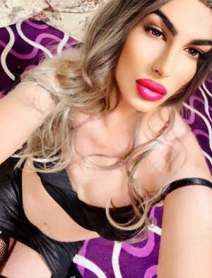 Travestită dominatoare activă superdotată xxl - imagine 3