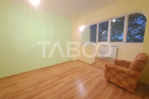 2 camere de vanzare la etajul 1 - Apartament decomandat cu pivnita