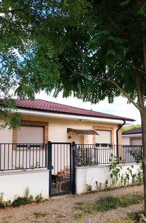 Casa lângă pădure