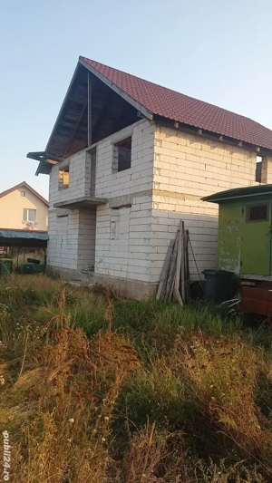 Casa cu etaj in rosu  in Osorhei