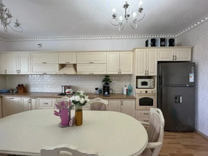 Vilă cu 7 camere, P+E, Piscină, 1102mp teren, Dealuri, Oradea. - imagine 9