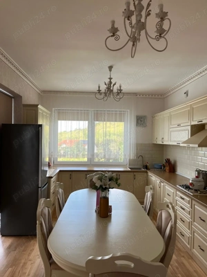 Vilă cu 7 camere, P+E, Piscină, 1102mp teren, Dealuri, Oradea. - imagine 11