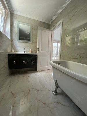 Vilă cu 7 camere, P+E, Piscină, 1102mp teren, Dealuri, Oradea. - imagine 8