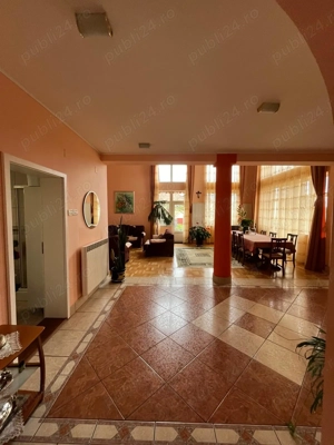 Vilă cu 6 camere, 5 băi, piscină, garaj, Strada Colinelor, Oradea.