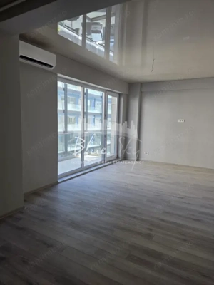 Apartament modern cu balcon generos și acces la piscină - imagine 2