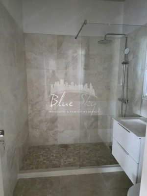 Apartament modern cu balcon generos și acces la piscină - imagine 8