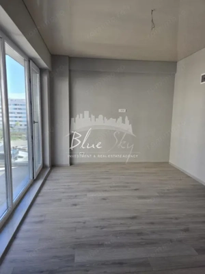 Apartament modern cu balcon generos și acces la piscină - imagine 15
