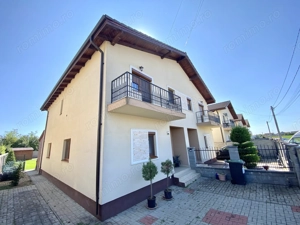 Direct Proprietar: Duplex elegant P+E 4 camere, 3 bai, la strada asfaltata