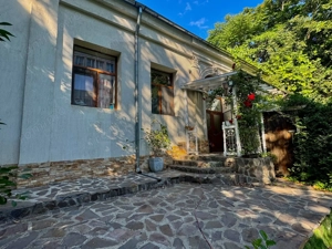 Spre Vânzare Proprietate remarcabilă cu 6 camere în inima Iașului !