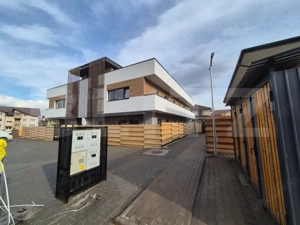 Case cuplate cu 4 camere, 150 mp, terasa circulabila 75 mp, la 10 minute de Vivo - imagine 2