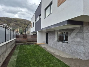 Case cuplate cu 4 camere, 150 mp, terasa circulabila 75 mp, la 10 minute de Vivo