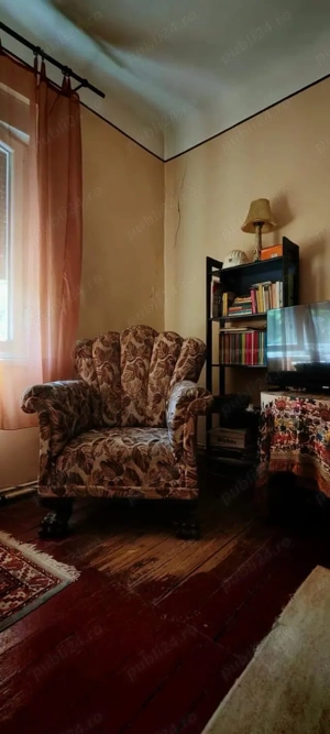 Casă cu 5 camere, singur în curte, acces auto , lângă Magazinul Crișul , Oradea.