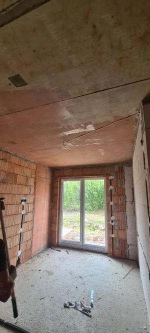 Caut muncitori in tencuiala mecanizata 