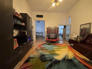 Apartament spatios la curte comuna – Strada Stefan Simion,