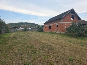 Vand casa loc SUMUGIU, sc 200 mp , parte casa noua la rosu , teren 2670 mp, la sosea, front mare - imagine 9