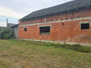 Vand casa loc SUMUGIU, sc 200 mp , parte casa noua la rosu , teren 2670 mp, la sosea, front mare - imagine 12