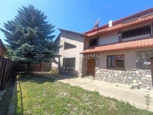 Casa de vânzare cu 8 camere+ teren 4565 mp