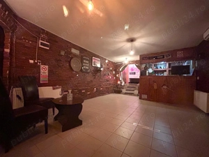 Închiriez spaţiu comercial cu terasă şi cramă