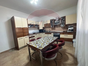 Casă / Vilă cu 6 camere de vânzare - imagine 16