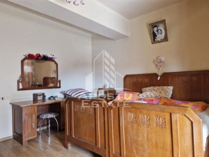 Casa familiala cu spatiu comercial si garaj P+1E+M 720 Mp - imagine 3