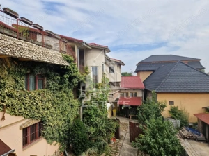 Casa familiala cu spatiu comercial si garaj P+1E+M 720 Mp - imagine 4