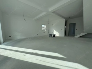 Posibiliate personalizare. Teren generos.  - imagine 4