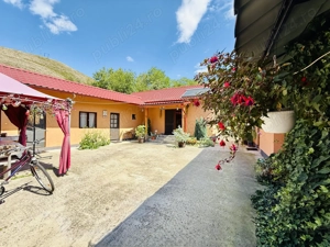 Vând casă nou construită cu grădină și curte  - imagine 8