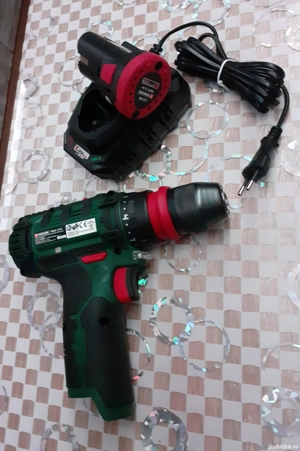 Bormașină găurit și înșurubat cu acumulator 2.4 A și încărcător