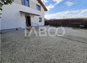 Casa de vanzare cu 6 camere 2 parcari curte libera 200 mp in Selimbar - imagine 3