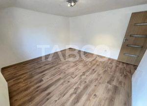 Casa de vanzare cu 6 camere 2 parcari curte libera 200 mp in Selimbar - imagine 13